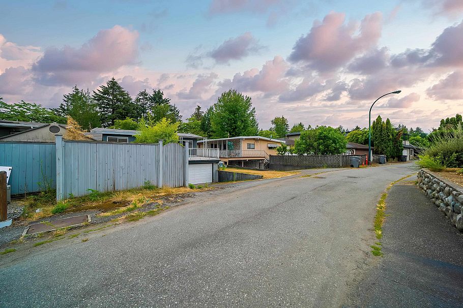 3063 Rosemont Drive Vancouver, BC - 30