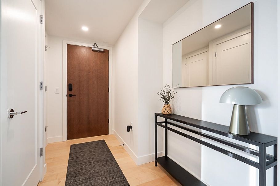 135 E 13th Street North Vancouver, BC - 28