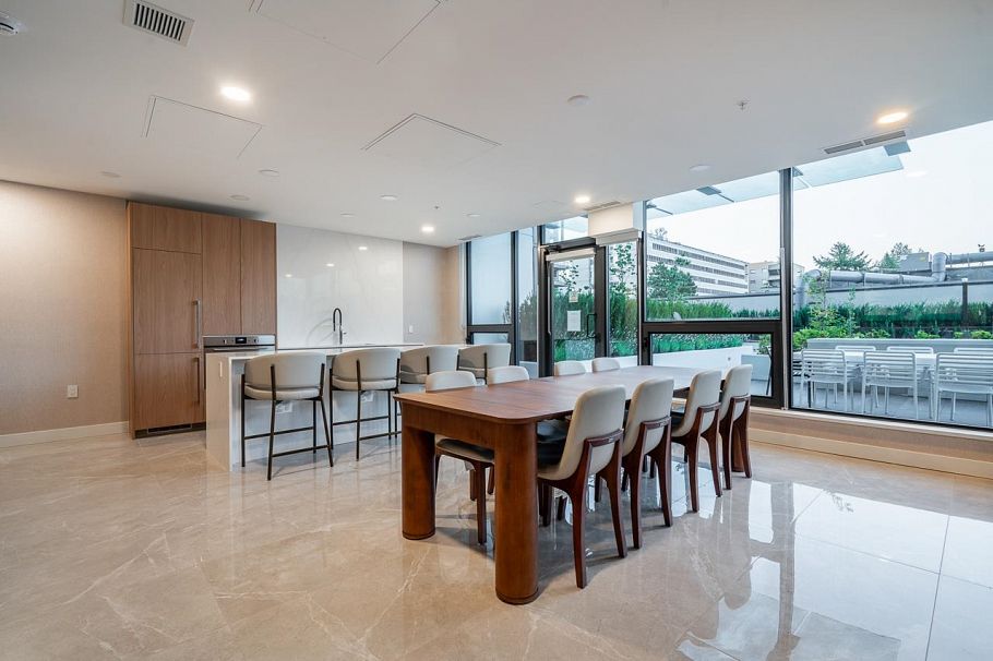 135 E 13th Street North Vancouver, BC - 23