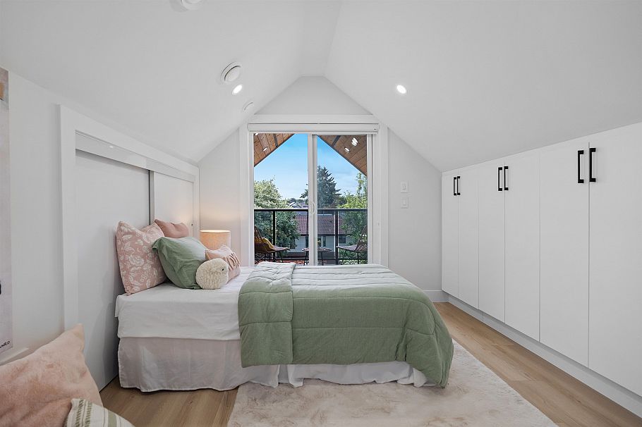2371 Adanac Street Vancouver, BC - 12
