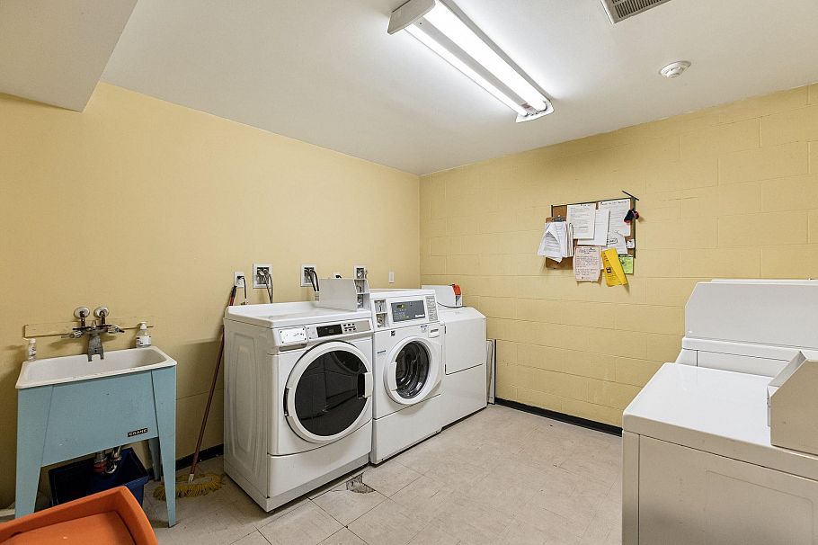 209 310 E 3rd Street North Vancouver, BC - 39