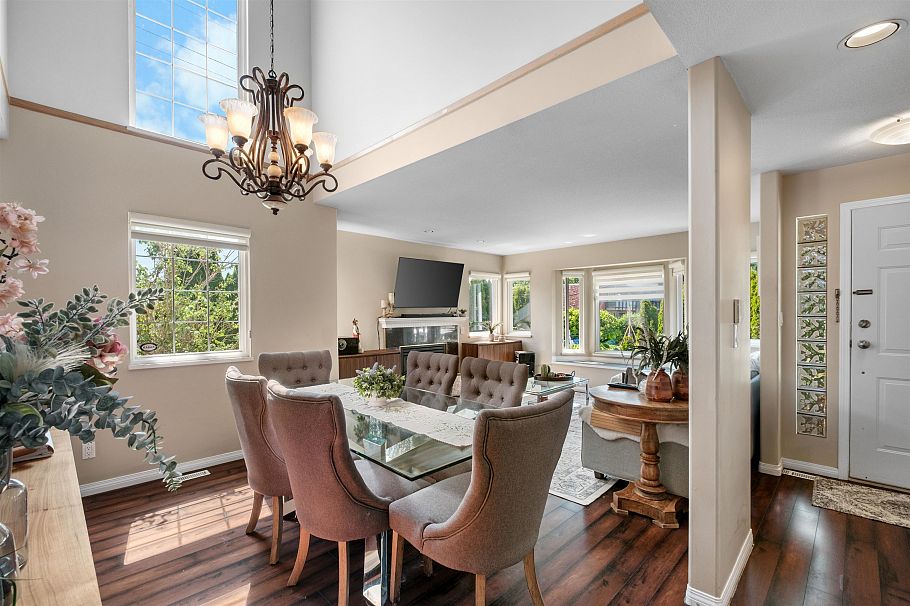 230 St. Patricks Avenue North Vancouver, BC - 4