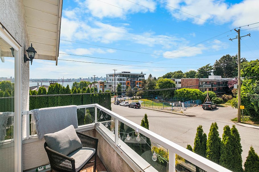 230 St. Patricks Avenue North Vancouver, BC - 17