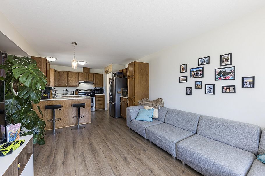 239 E 20th Street North Vancouver, BC - 3