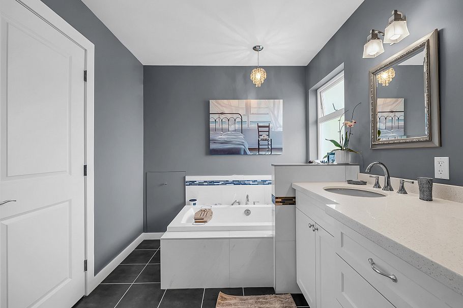 938 Beaumont Drive North Vancouver, BC - 25