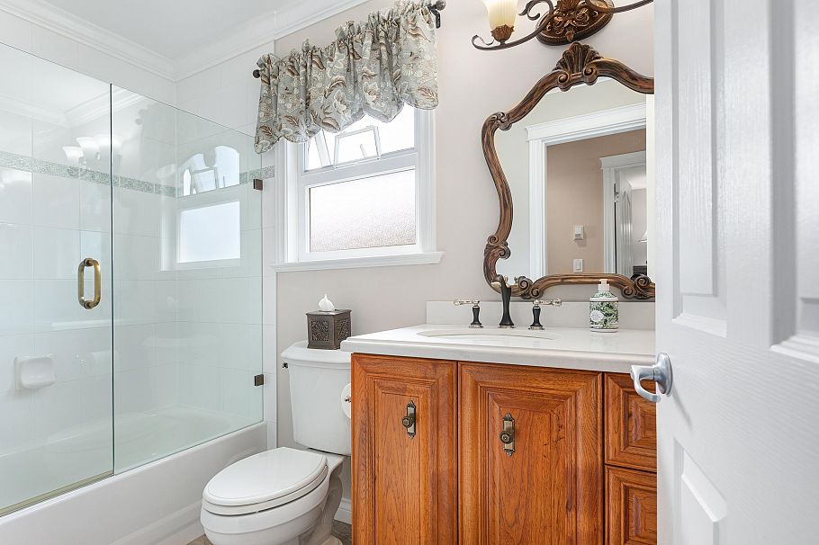 326 E 12th Street North Vancouver, BC - 13