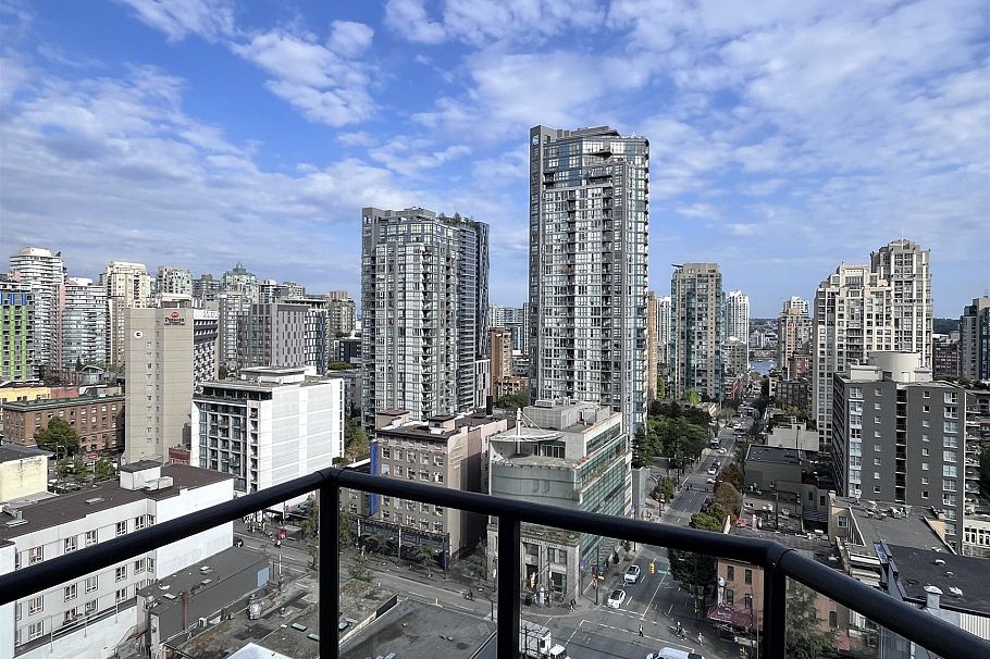 1602 1212 Howe Street Vancouver, BC - 1