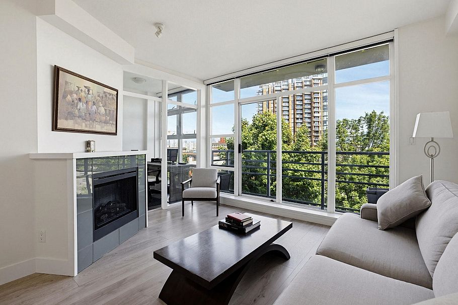 407 298 E 11th Avenue Vancouver, BC - 3