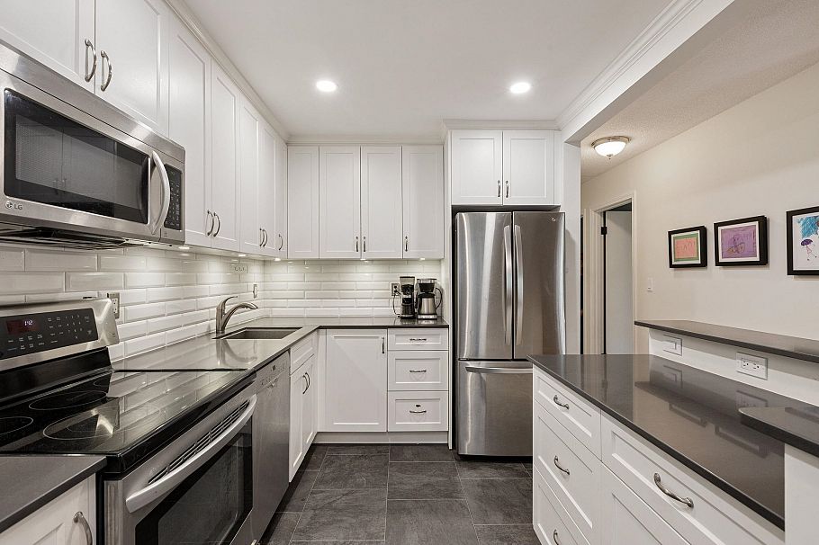 209 310 E 3rd Street North Vancouver, BC - 1