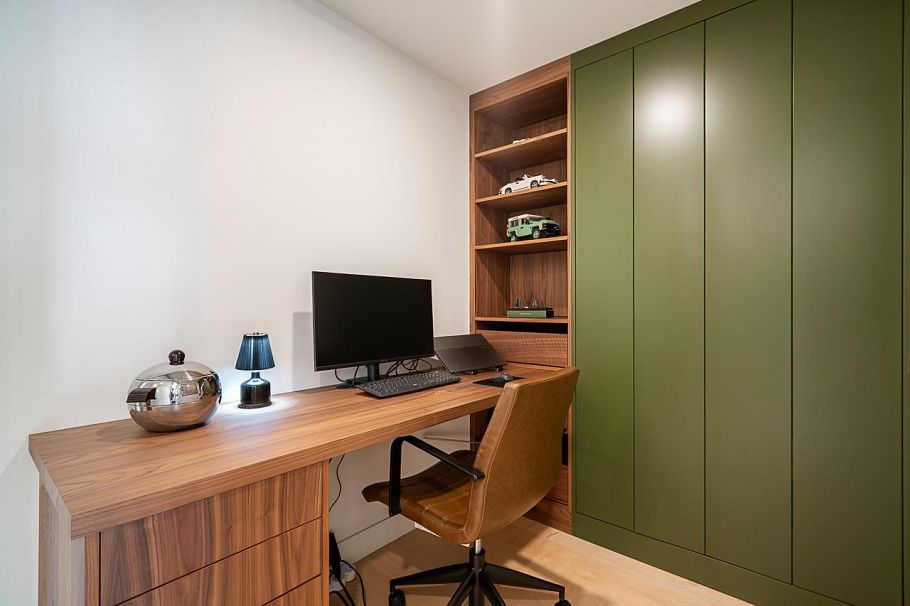 135 E 13th Street North Vancouver, BC - 17