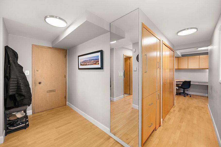601 1575 Beach Avenue Vancouver, BC - 24