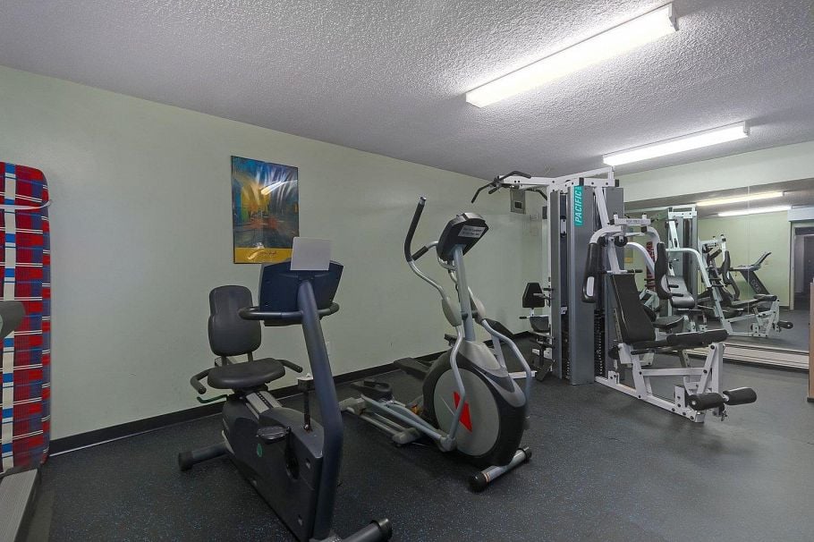 1605 145 St. Georges Avenue North Vancouver, BC - 36