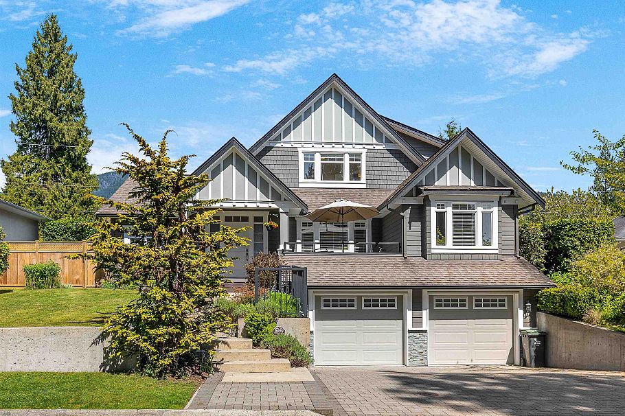 938 Beaumont Drive North Vancouver, BC - 1