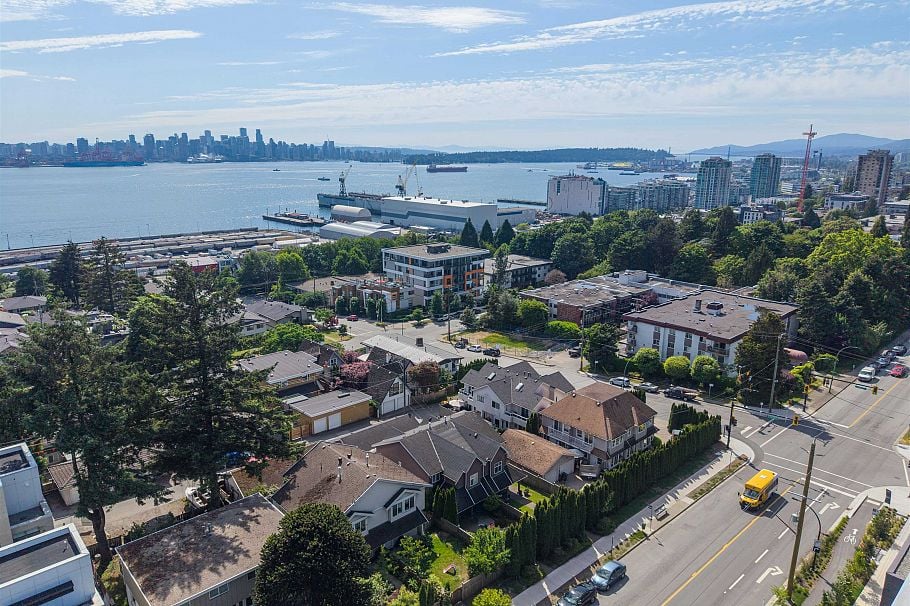 409-411 417-419 E 3rd Street North Vancouver, BC - 1