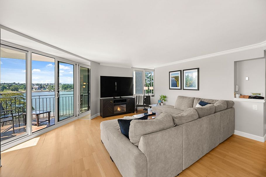 601 1575 Beach Avenue Vancouver, BC - 5