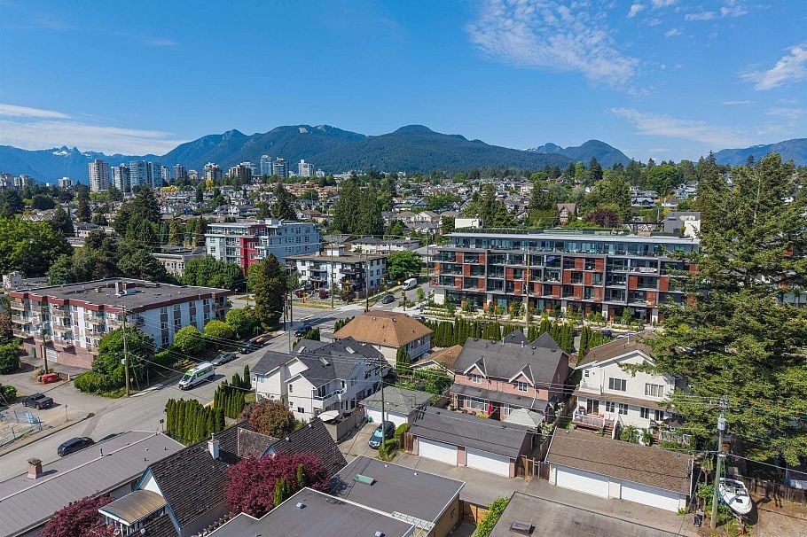 409-411 417-419 E 3rd Street North Vancouver, BC - 6