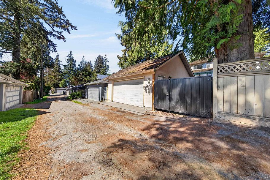 3456 W 36th Avenue Vancouver, BC - 36