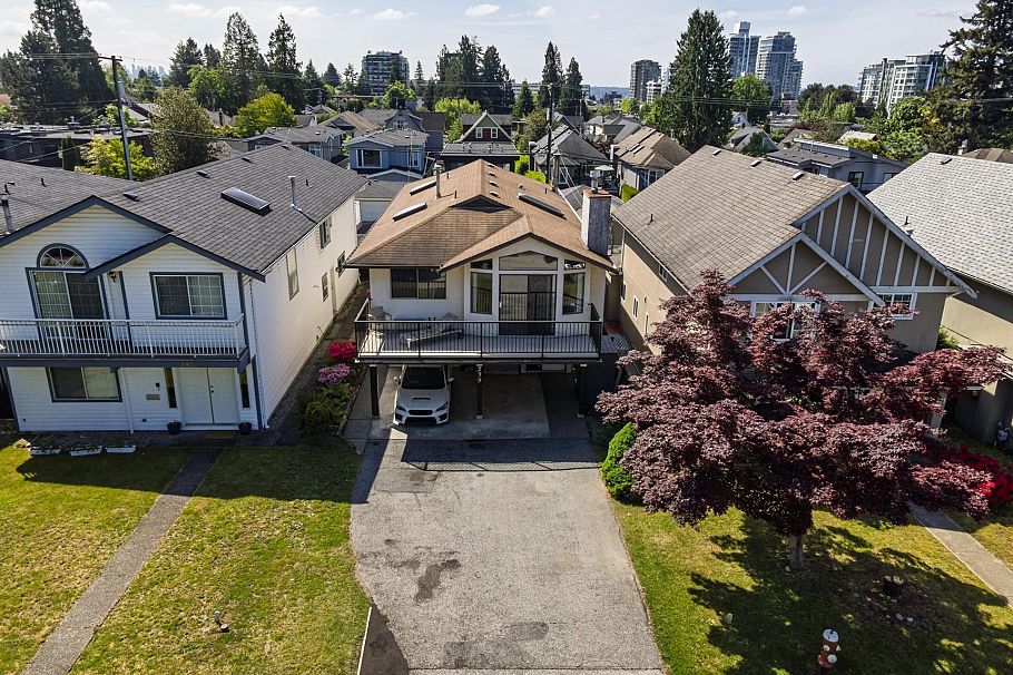 239 E 20th Street North Vancouver, BC - 1