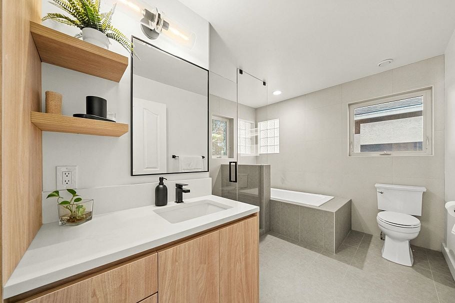 1725 Orkney Place North Vancouver, BC - 24
