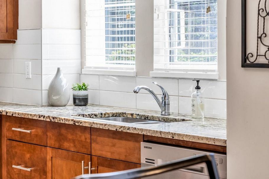 103 245 W 15th Street North Vancouver, BC - 26