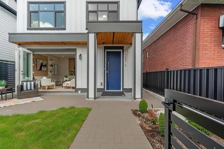 2371 Adanac Street Vancouver, BC - 3
