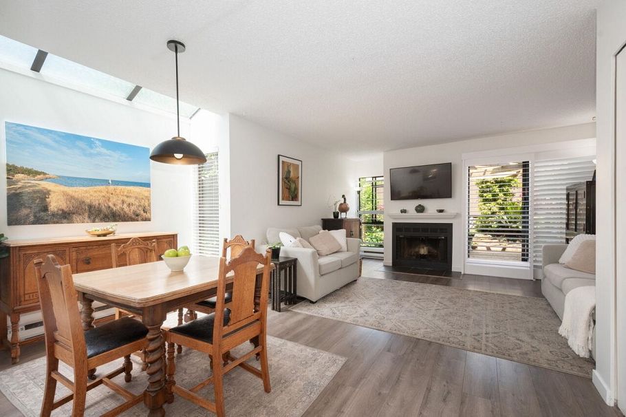 10 230 W 14 Street North Vancouver, BC - 2