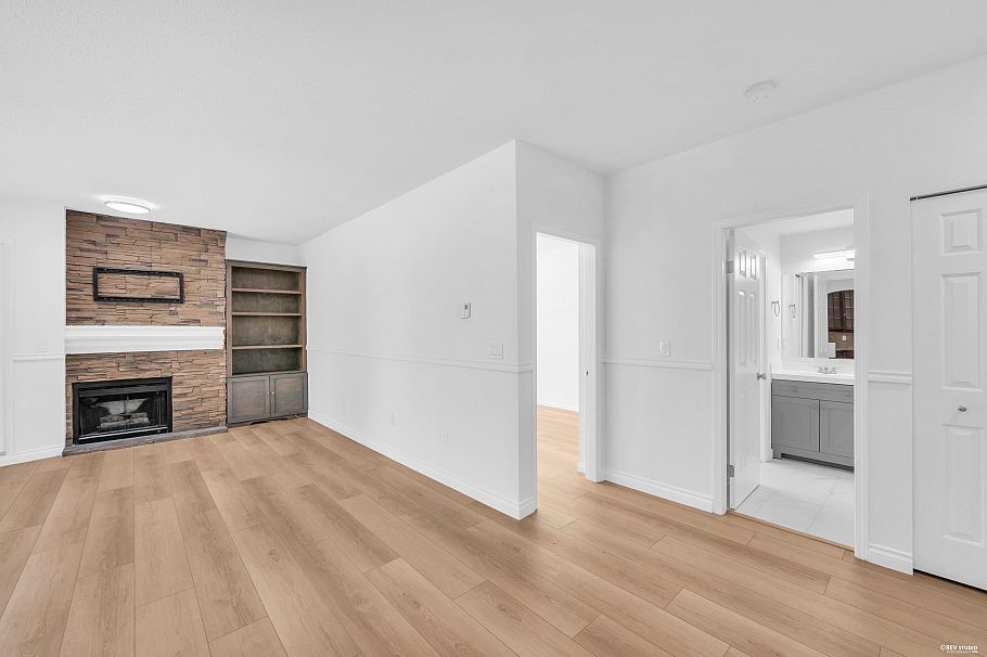 110 125 W 18th Street North Vancouver, BC - 8