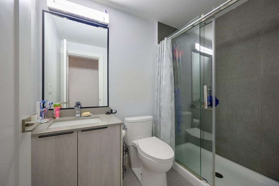 449 E 15th Street North Vancouver, BC - 32