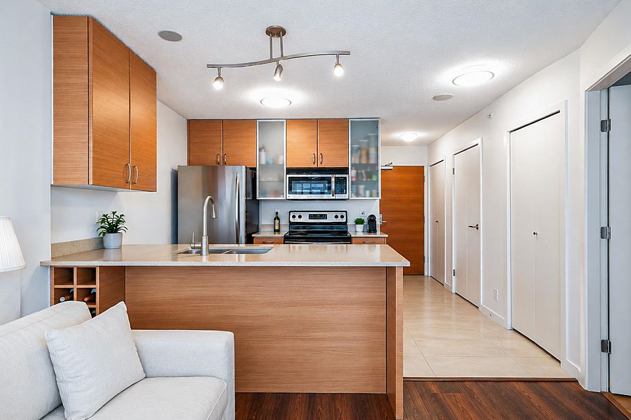 1405 909 Mainland Street Vancouver, BC - 3