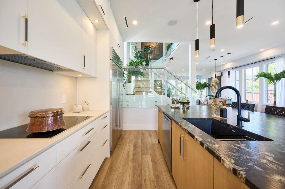 449 E 15th Street North Vancouver, BC - 9