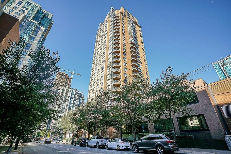 1802 1189 Howe Street Vancouver, BC - 2