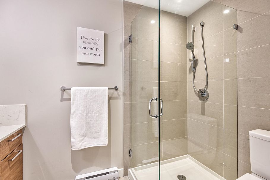 402 1061 Marine Drive North Vancouver, BC - 23
