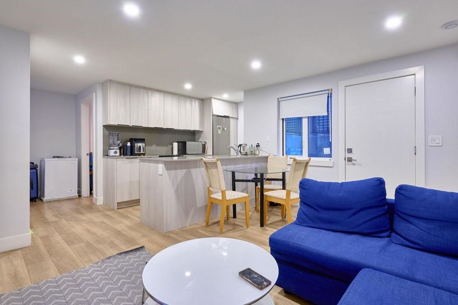 449 E 15th Street North Vancouver, BC - 31