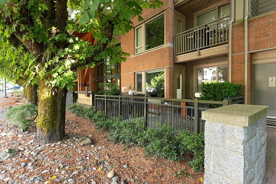 113 119 W 22nd Street North Vancouver, BC - 15