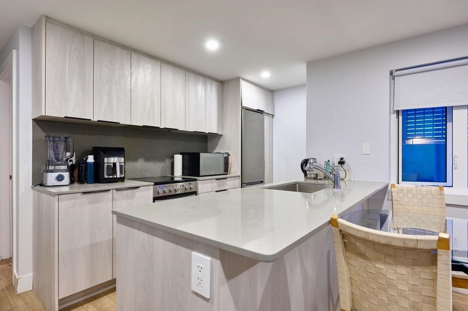 449 E 15th Street North Vancouver, BC - 34