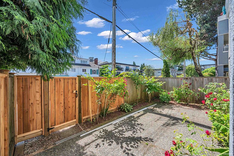 110 125 W 18th Street North Vancouver, BC - 29