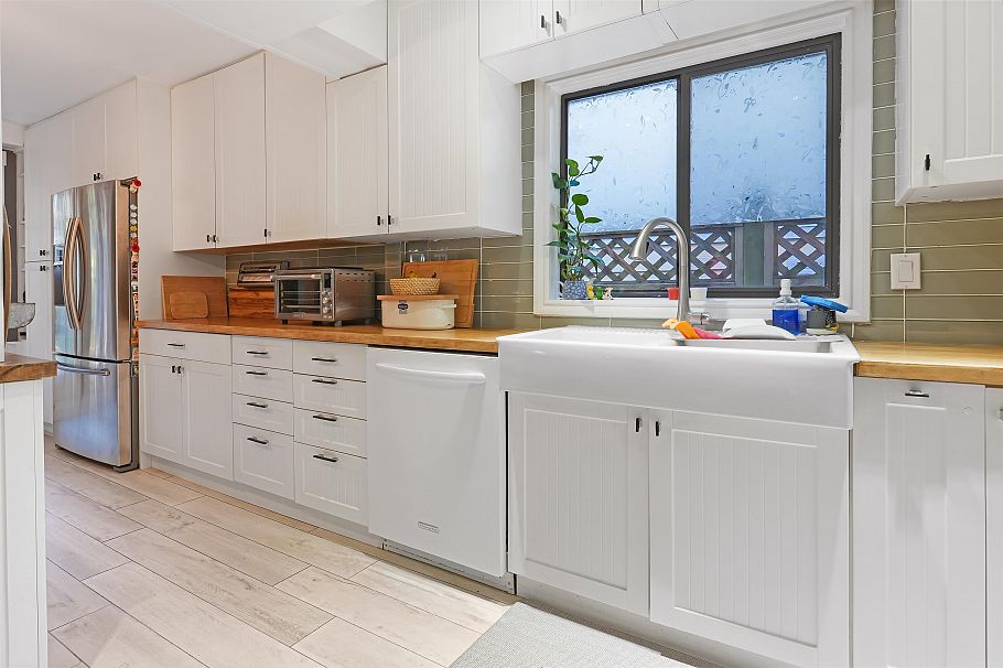 4990 Capilano Road North Vancouver, BC - 5