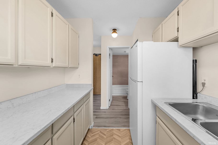 303 1296 W 70th Avenue Vancouver, BC - 11