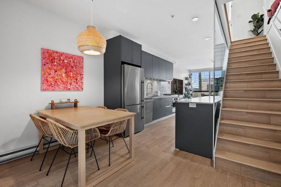 311 1647 E Pender Street Vancouver, BC - 8