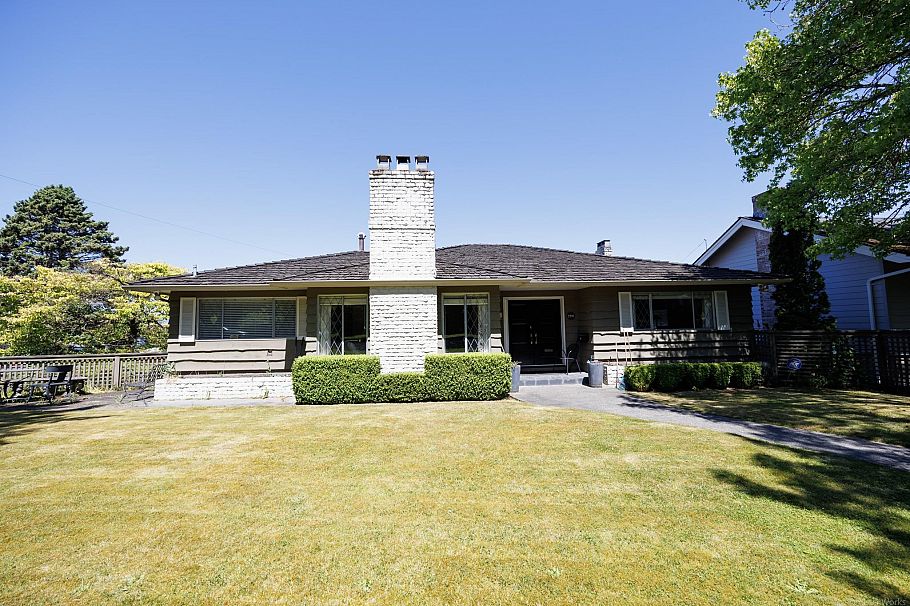 2291 W 32nd Avenue Vancouver, BC - 1