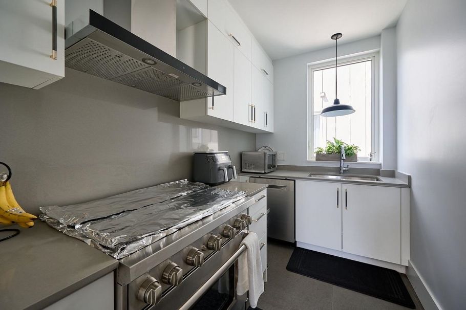 449 E 15th Street North Vancouver, BC - 11
