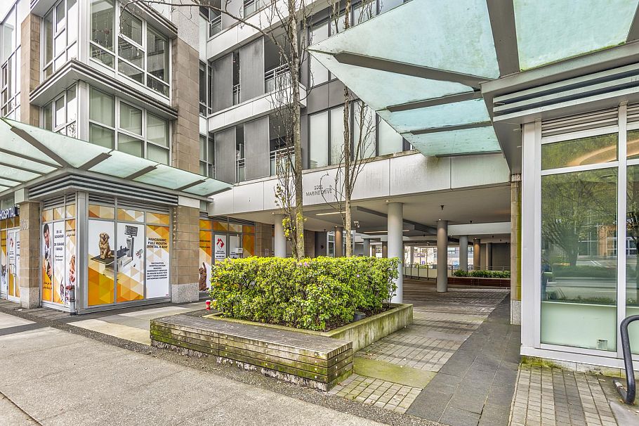 402 1061 Marine Drive North Vancouver, BC - 32