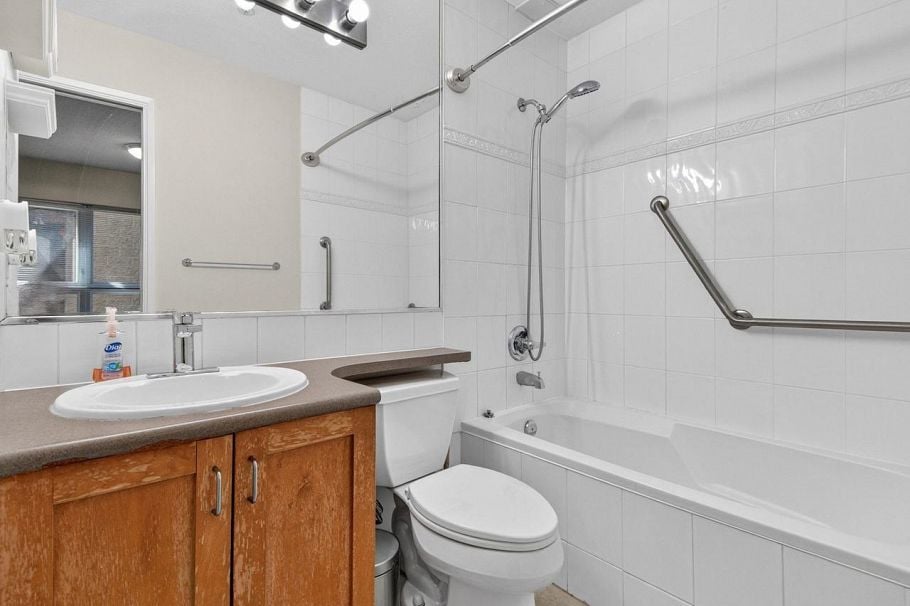 102 3788 W 10th Avenue Vancouver, BC - 16