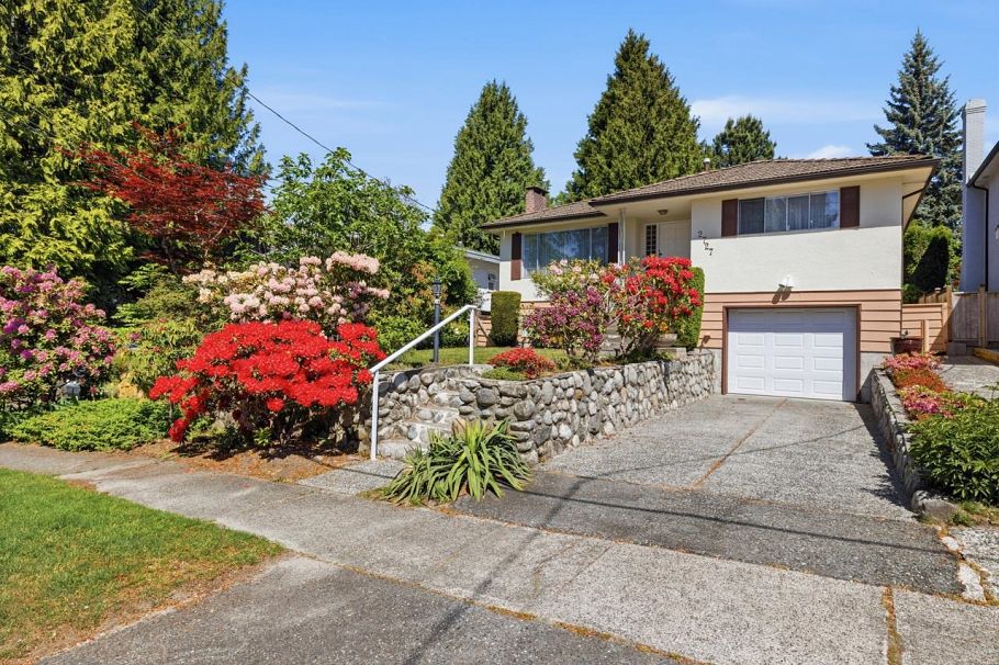 2727 W 36th Avenue Vancouver, BC - 2