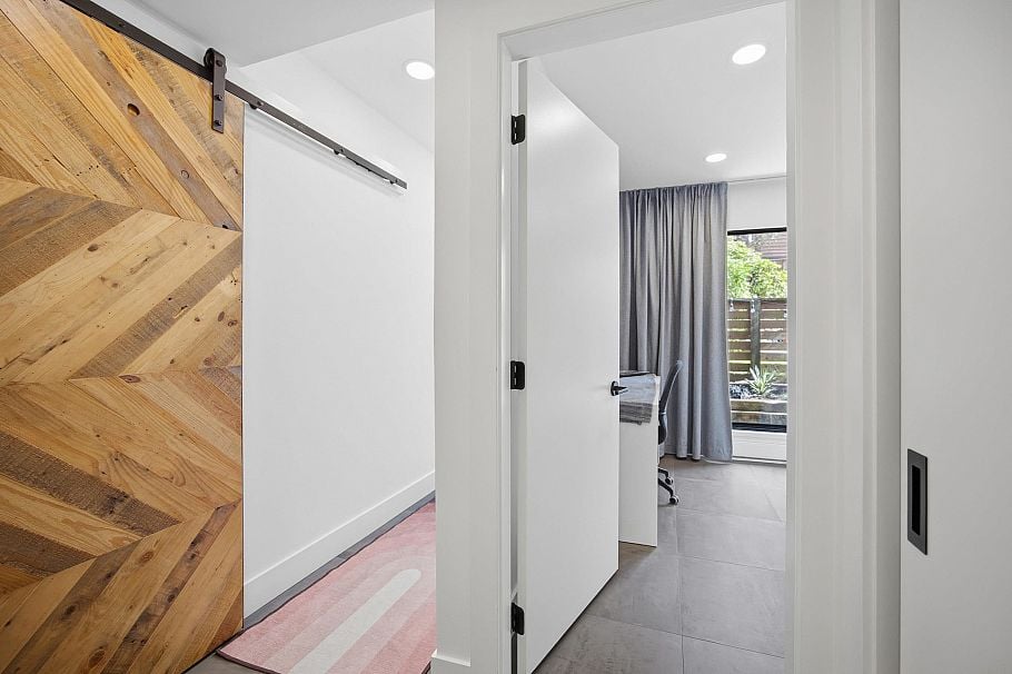 3321 Mountain Highway North Vancouver, BC - 18