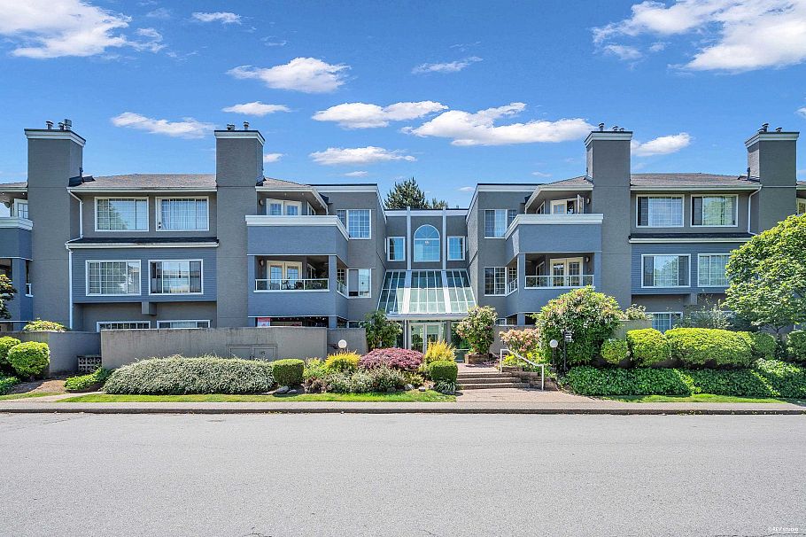 110 125 W 18th Street North Vancouver, BC - 39