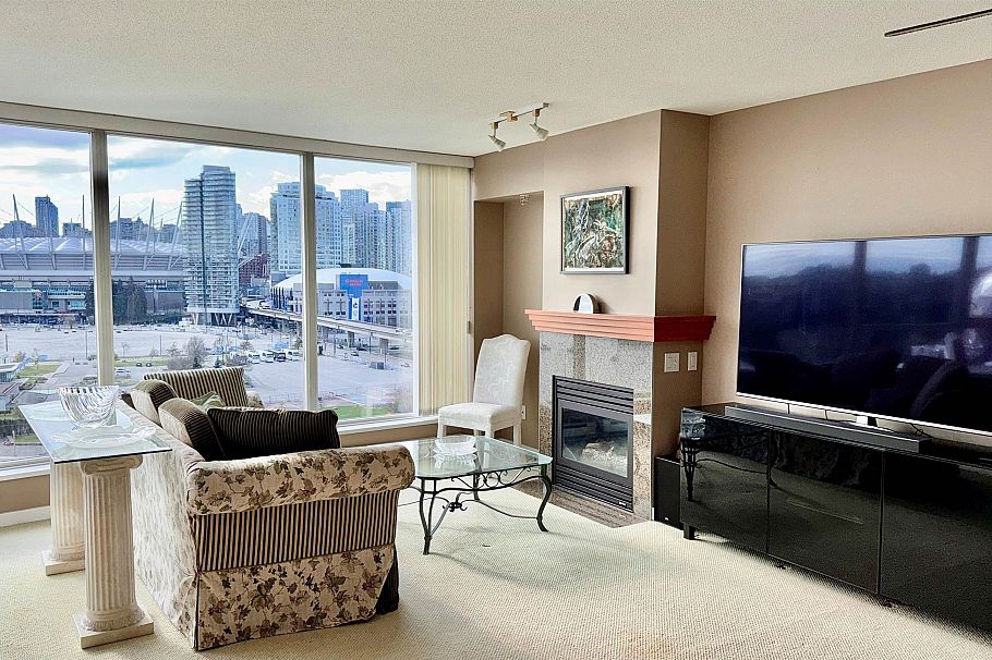 1305 120 Milross Avenue Vancouver, BC - 4