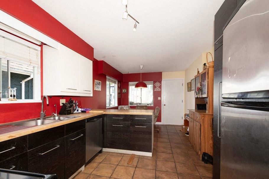4131 W 16th Avenue Vancouver, BC - 7