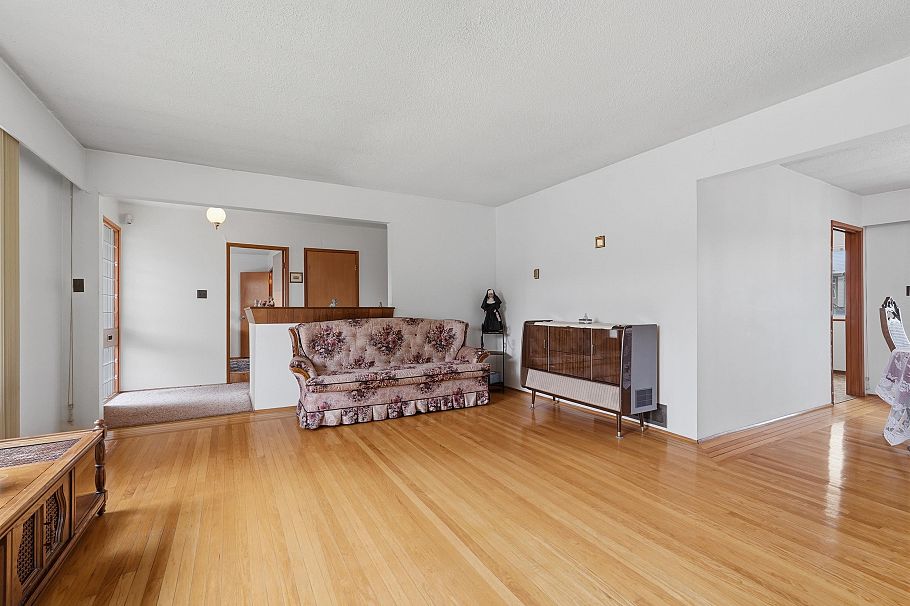 3063 Renfrew Street Vancouver, BC - 10