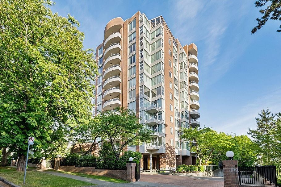 901 2350 W 39th Avenue Vancouver, BC - 1